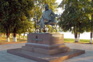 1429111439_monument-pi-tchaikovsky-pamyatnik.jpg