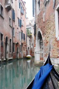 1429112459_veneciya.-gondola.jpg